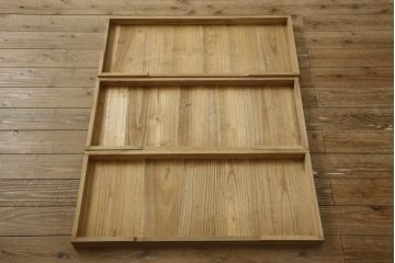 桐箪笥をローボードにリメイク!新たに棚板を追加し、底板を補強。天板と脚の取り付け。ステイン塗料仕上げ。