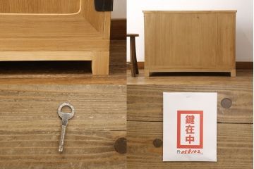 3段重ね桐箪笥をローボード2台とローチェストにリメイク!上段・中段はローボードに加工し、脚の取り付け。それぞれにヒノキ無垢材の天板を追加。自然な木地色仕上げに。