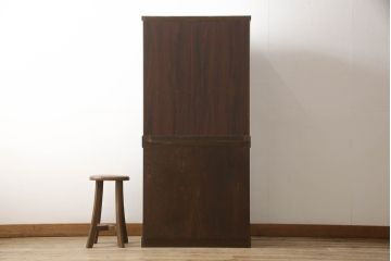 お仏壇をコンパクトにリメイク!上段は指定サイズにリサイズ。下段はお手持ちの椅子を格納できる仕様で新規製作。左右の扉には上段の建具を活用。全体を元の色味に合わせて仕上げ。