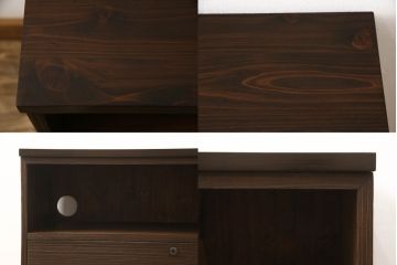3段重ね桐箪笥をローボード2台とローチェストにリメイク!上段の引き戸にはすりガラスをはめ込み、引手を交換。中段は一段目をオープン棚に変更。ローボードはそれぞれ配線穴あけ加工をし、オーク系で着色。下段は取っ手と鍵穴隠しを交換。アンティークホワイトと茶系のツートーン仕上げ。いずれもヒノキ材の天板と木製の脚を設置。