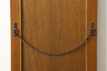 ワードローブをテレビボードとウォールミラーにリメイク!テレビボードのダウン扉に既存の扉とガラスを利用。引き出し2杯を取り付け、両側収納には可動棚を設置。天板と脚を取り付けてテレビボードに。もう一つの扉は内部のミラーをそのまま取り付けてウォールミラーに。