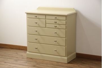 チェストをペイントリメイク!高品質リペアを施し、取っ手を全て交換。モカベージュにペイント仕上げ。