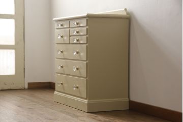 チェストをペイントリメイク!高品質リペアを施し、取っ手を全て交換。モカベージュにペイント仕上げ。