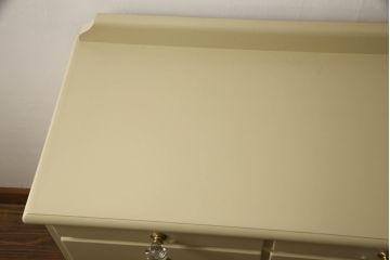 チェストをペイントリメイク!高品質リペアを施し、取っ手を全て交換。モカベージュにペイント仕上げ。