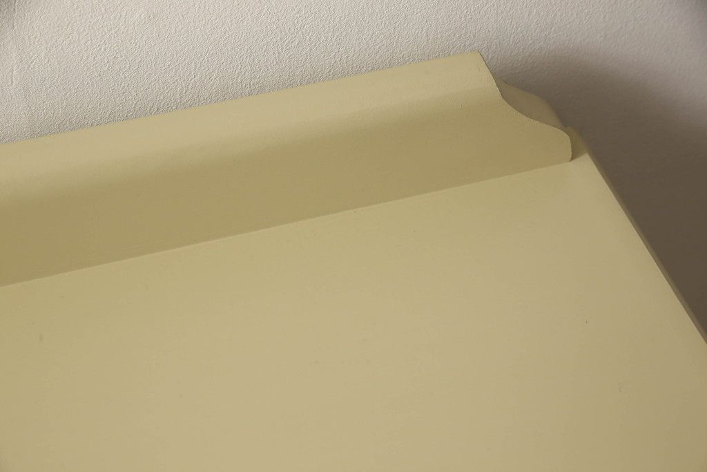 チェストをペイントリメイク!高品質リペアを施し、取っ手を全て交換。モカベージュにペイント仕上げ。