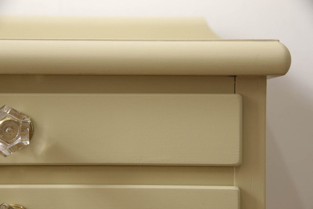 チェストをペイントリメイク!高品質リペアを施し、取っ手を全て交換。モカベージュにペイント仕上げ。