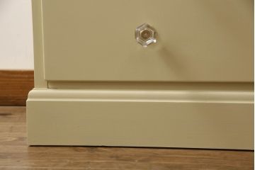 チェストをペイントリメイク!高品質リペアを施し、取っ手を全て交換。モカベージュにペイント仕上げ。