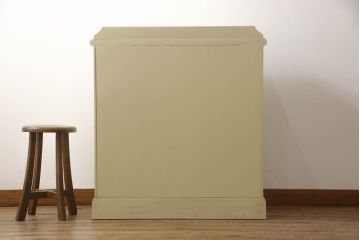 チェストをペイントリメイク!高品質リペアを施し、取っ手を全て交換。モカベージュにペイント仕上げ。