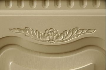 ワードローブを小さくリメイク!高さを低くリサイズし、鏡やネクタイ掛けは使いやすい位置に移設。モカベージュにペイント仕上げ。