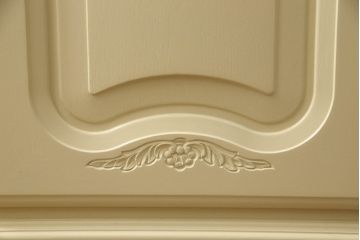 ワードローブを小さくリメイク!高さを低くリサイズし、鏡やネクタイ掛けは使いやすい位置に移設。モカベージュにペイント仕上げ。