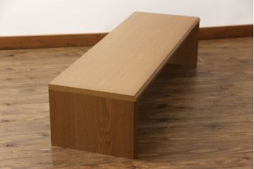 ワードローブを文机にリメイク!天板と側面を利用し元のデザインを活かした文机に。補強材を仕込んで強度を確保。