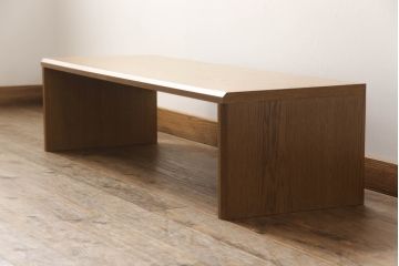 ワードローブを文机にリメイク!天板と側面を利用し元のデザインを活かした文机に。補強材を仕込んで強度を確保。