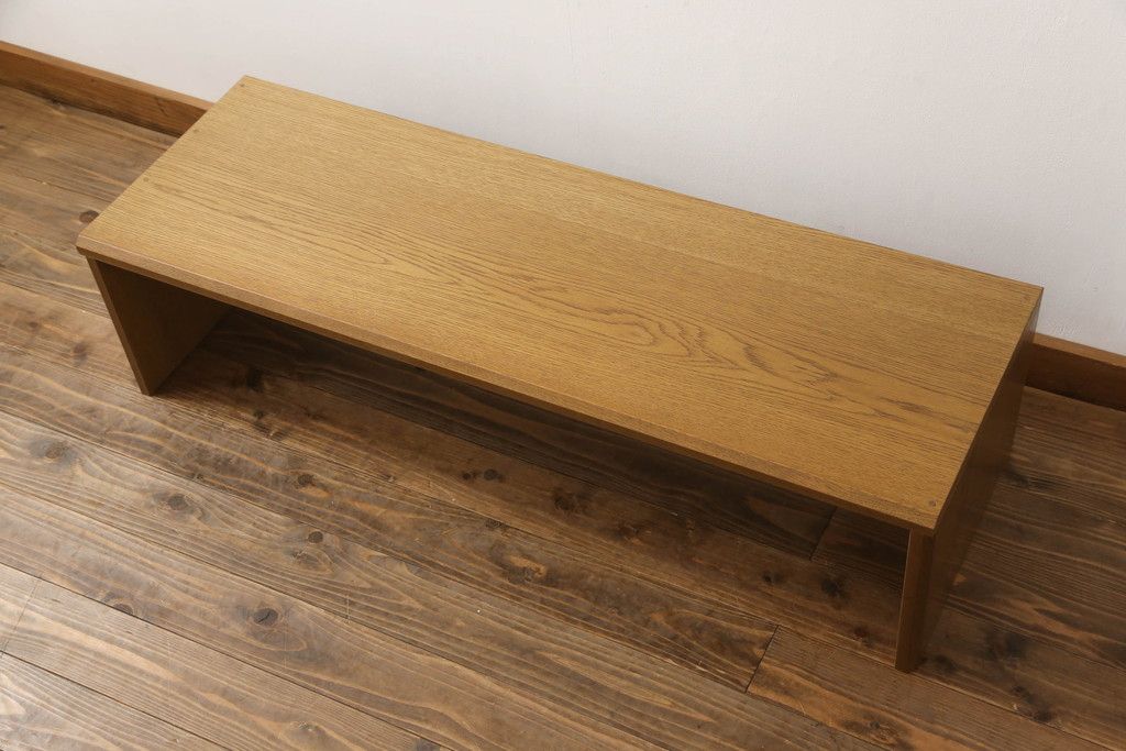 ワードローブを文机にリメイク!天板と側面を利用し元のデザインを活かした文机に。補強材を仕込んで強度を確保。