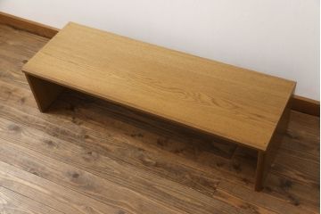 ワードローブを文机にリメイク!天板と側面を利用し元のデザインを活かした文机に。補強材を仕込んで強度を確保。