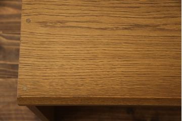 ワードローブを文机にリメイク!天板と側面を利用し元のデザインを活かした文机に。補強材を仕込んで強度を確保。