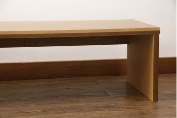 ワードローブを文机にリメイク!天板と側面を利用し元のデザインを活かした文机に。補強材を仕込んで強度を確保。