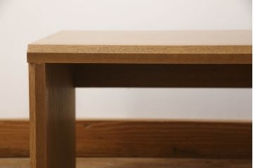 ワードローブを文机にリメイク!天板と側面を利用し元のデザインを活かした文机に。補強材を仕込んで強度を確保。