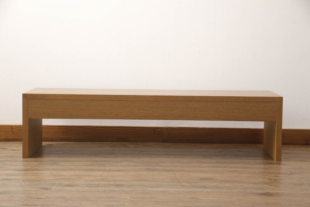 ワードローブを文机にリメイク!天板と側面を利用し元のデザインを活かした文机に。補強材を仕込んで強度を確保。