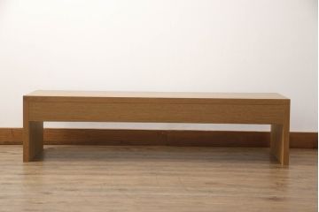 ワードローブを文机にリメイク!天板と側面を利用し元のデザインを活かした文机に。補強材を仕込んで強度を確保。