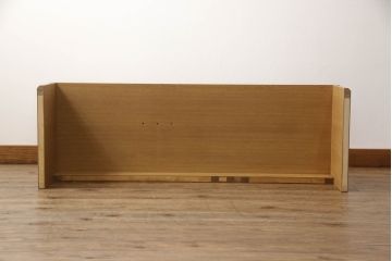 ワードローブを文机にリメイク!天板と側面を利用し元のデザインを活かした文机に。補強材を仕込んで強度を確保。