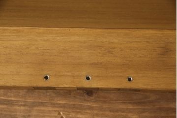 ワードローブを文机にリメイク!天板と側面を利用し元のデザインを活かした文机に。補強材を仕込んで強度を確保。