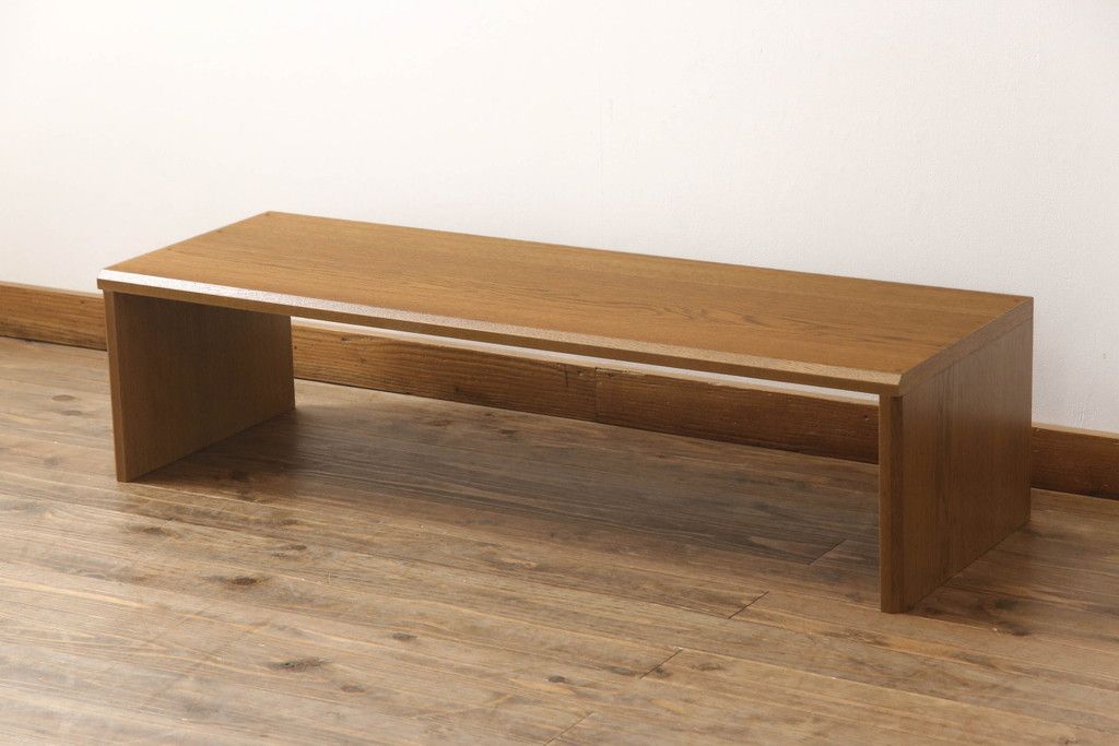 ワードローブを文机にリメイク!天板と側面を利用し元のデザインを活かした文机に。補強材を仕込んで強度を確保。