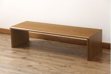 ワードローブを文机にリメイク!天板と側面を利用し元のデザインを活かした文机に。補強材を仕込んで強度を確保。