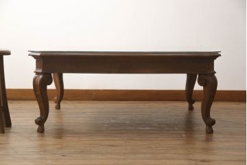 テーブルを綺麗に再生!高品質リペアを施し、天板のみ剥離し再塗装。他のキズ部分は色を入れて馴染ませて仕上げ。新たにガラス天板を追加。