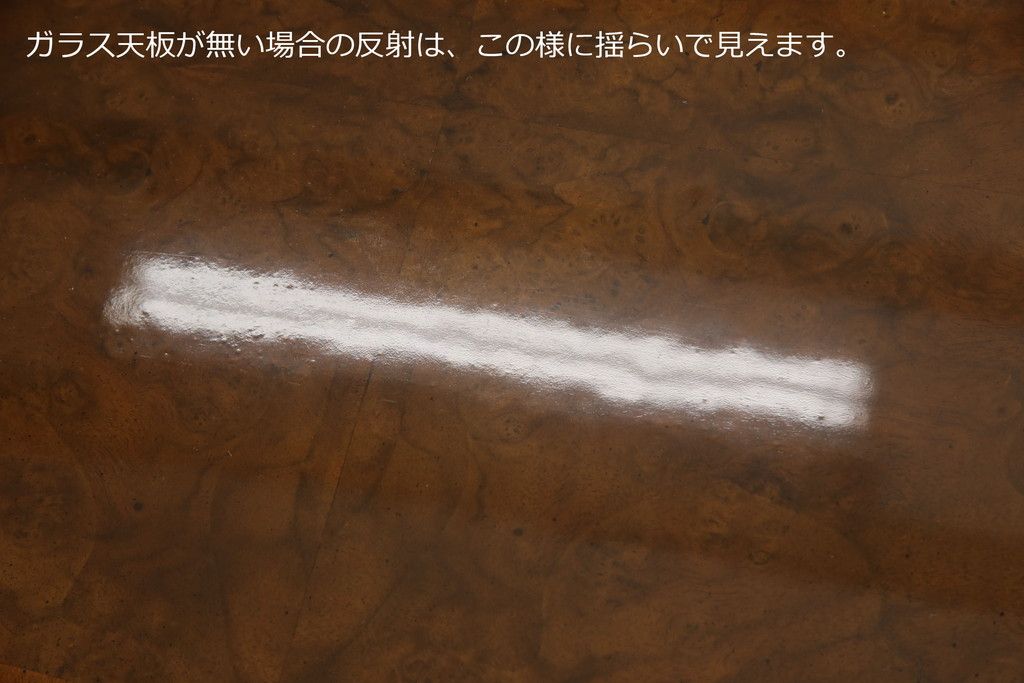 テーブルを綺麗に再生!高品質リペアを施し、天板のみ剥離し再塗装。他のキズ部分は色を入れて馴染ませて仕上げ。新たにガラス天板を追加。