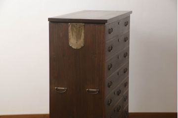 桐箪笥を着リメイク!高品質リペアを施し、ヒノキ無垢材の天板取り付け。オーク系の着色とワックス仕上げ。