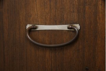 桐箪笥を着リメイク!高品質リペアを施し、ヒノキ無垢材の天板取り付け。オーク系の着色とワックス仕上げ。
