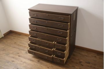 桐箪笥を着リメイク!高品質リペアを施し、ヒノキ無垢材の天板取り付け。オーク系の着色とワックス仕上げ。