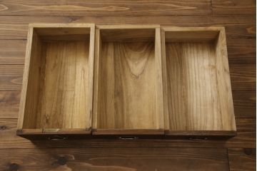桐箪笥を着リメイク!高品質リペアを施し、ヒノキ無垢材の天板取り付け。オーク系の着色とワックス仕上げ。
