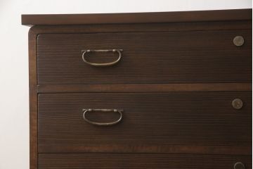 桐箪笥を着リメイク!高品質リペアを施し、ヒノキ無垢材の天板取り付け。オーク系の着色とワックス仕上げ。