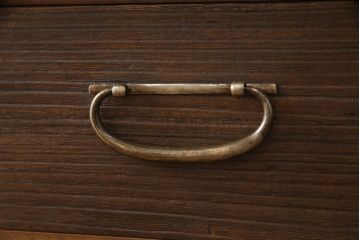 桐箪笥を着リメイク!高品質リペアを施し、ヒノキ無垢材の天板取り付け。オーク系の着色とワックス仕上げ。