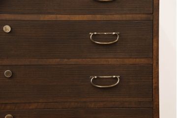 桐箪笥を着リメイク!高品質リペアを施し、ヒノキ無垢材の天板取り付け。オーク系の着色とワックス仕上げ。
