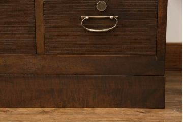 桐箪笥を着リメイク!高品質リペアを施し、ヒノキ無垢材の天板取り付け。オーク系の着色とワックス仕上げ。