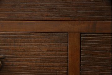 桐箪笥を着リメイク!高品質リペアを施し、ヒノキ無垢材の天板取り付け。オーク系の着色とワックス仕上げ。