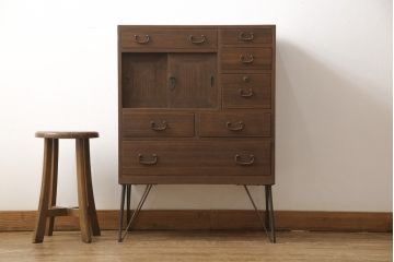 桐箪笥に鉄脚を付け収納棚にリメイク!高品質リペアを施し、クリーニング、着色仕上げ。前面のみ浮造り加工。