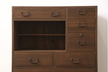 桐箪笥に鉄脚を付け収納棚にリメイク!高品質リペアを施し、クリーニング、着色仕上げ。前面のみ浮造り加工。