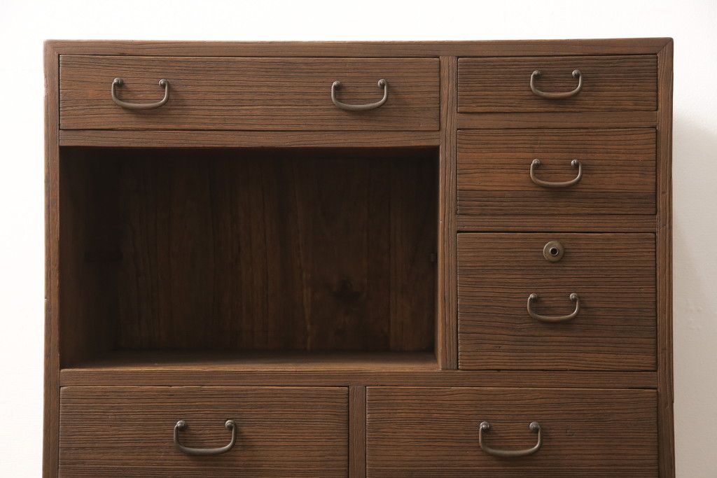 桐箪笥に鉄脚を付け収納棚にリメイク!高品質リペアを施し、クリーニング、着色仕上げ。前面のみ浮造り加工。