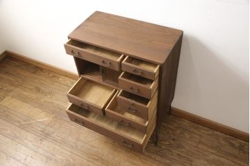 桐箪笥に鉄脚を付け収納棚にリメイク!高品質リペアを施し、クリーニング、着色仕上げ。前面のみ浮造り加工。