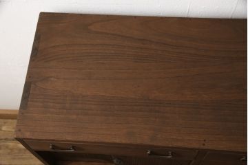 桐箪笥に鉄脚を付け収納棚にリメイク!高品質リペアを施し、クリーニング、着色仕上げ。前面のみ浮造り加工。