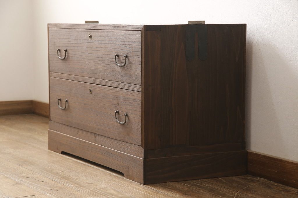 桐箪笥を綺麗に再生!高品質リペアを施し、着色仕上げ。