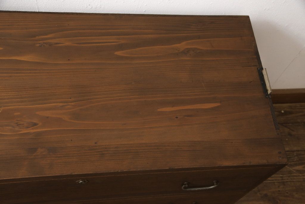 桐箪笥を綺麗に再生!高品質リペアを施し、着色仕上げ。