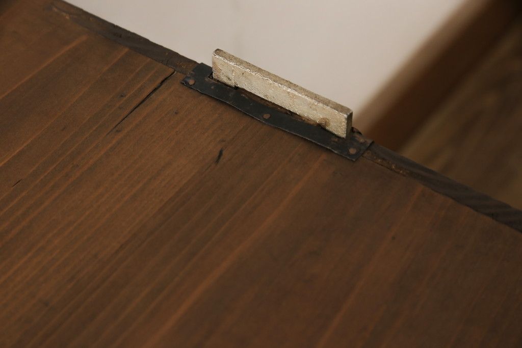 桐箪笥を綺麗に再生!高品質リペアを施し、着色仕上げ。