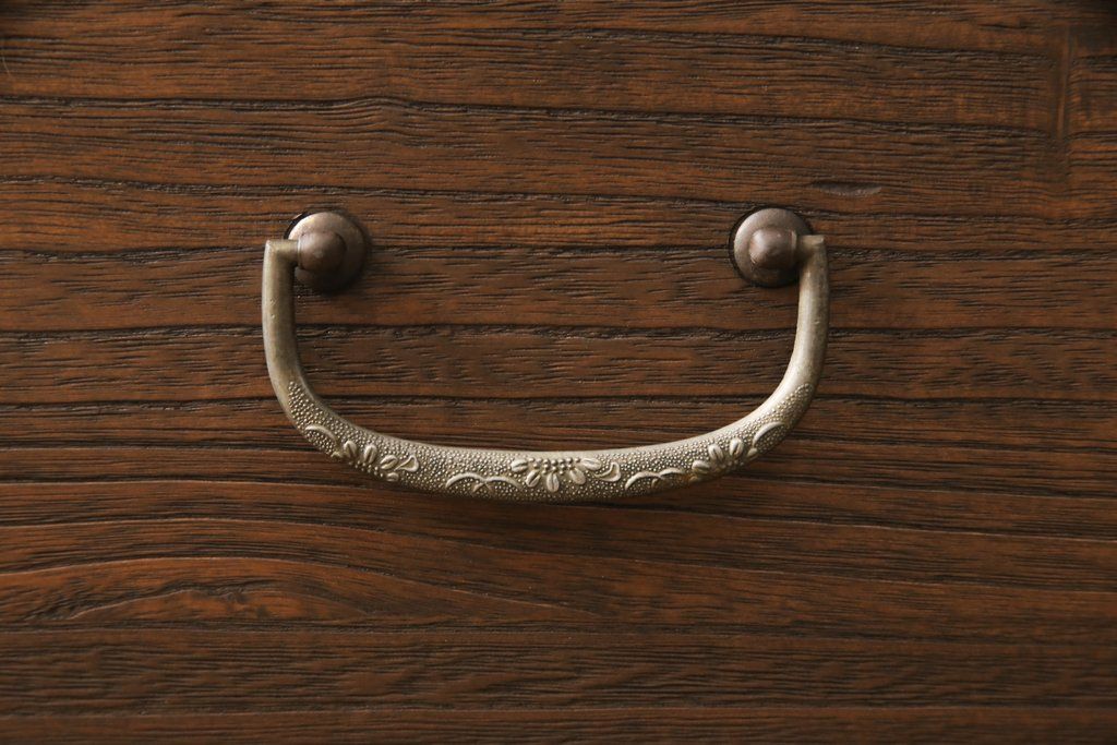 桐箪笥を綺麗に再生!高品質リペアを施し、着色仕上げ。