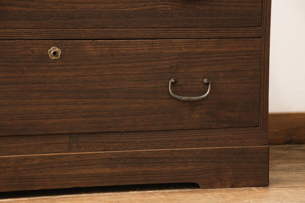 桐箪笥を綺麗に再生!高品質リペアを施し、着色仕上げ。