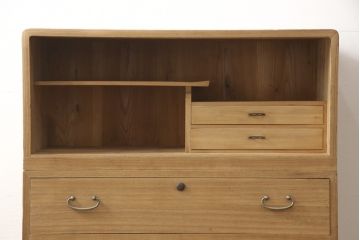 3段重ね桐箪笥を2段重ねにリメイク!高品質リペアを施し、木地色仕上げでナチュラルに。