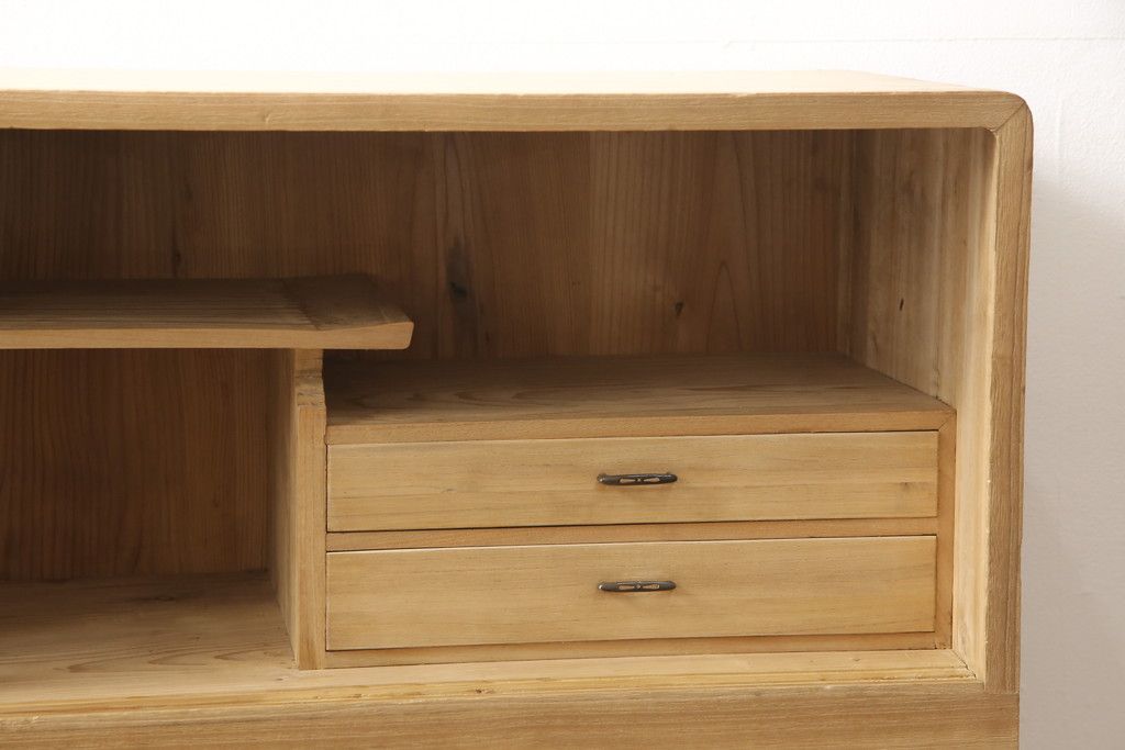 3段重ね桐箪笥を2段重ねにリメイク!高品質リペアを施し、木地色仕上げでナチュラルに。